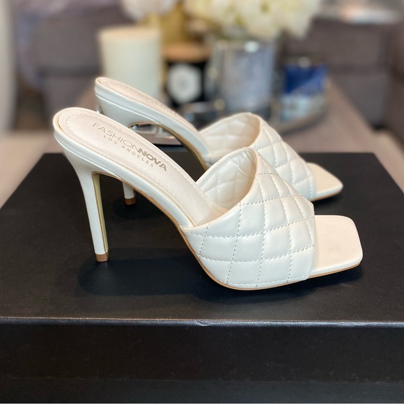 White heels - Picture 2 of 5